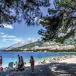 Awesome Apartment In Makarska With Kitchen