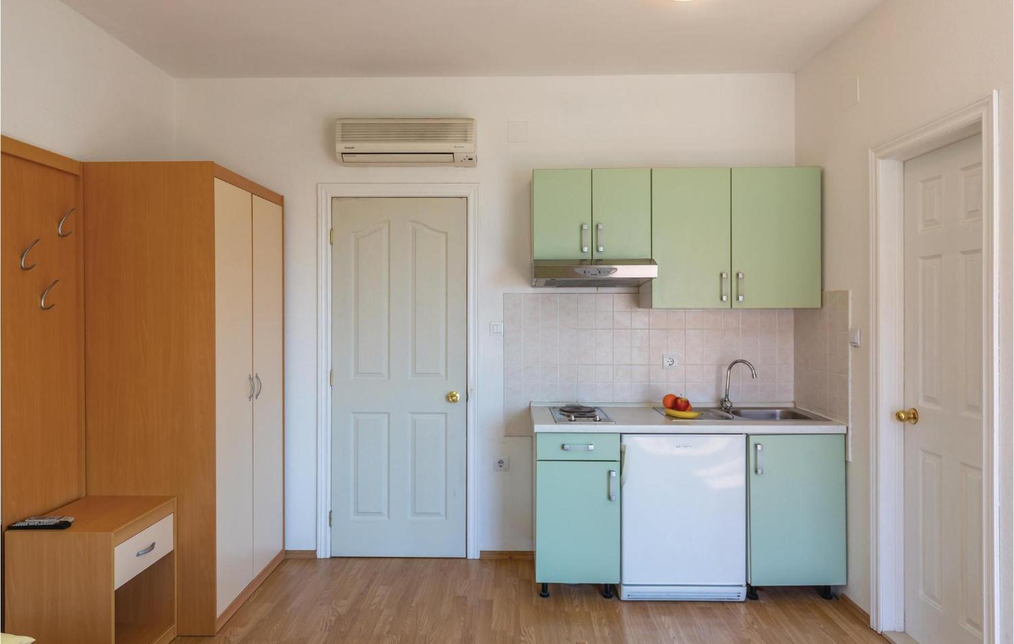 Awesome In With Kitchen Apartman
