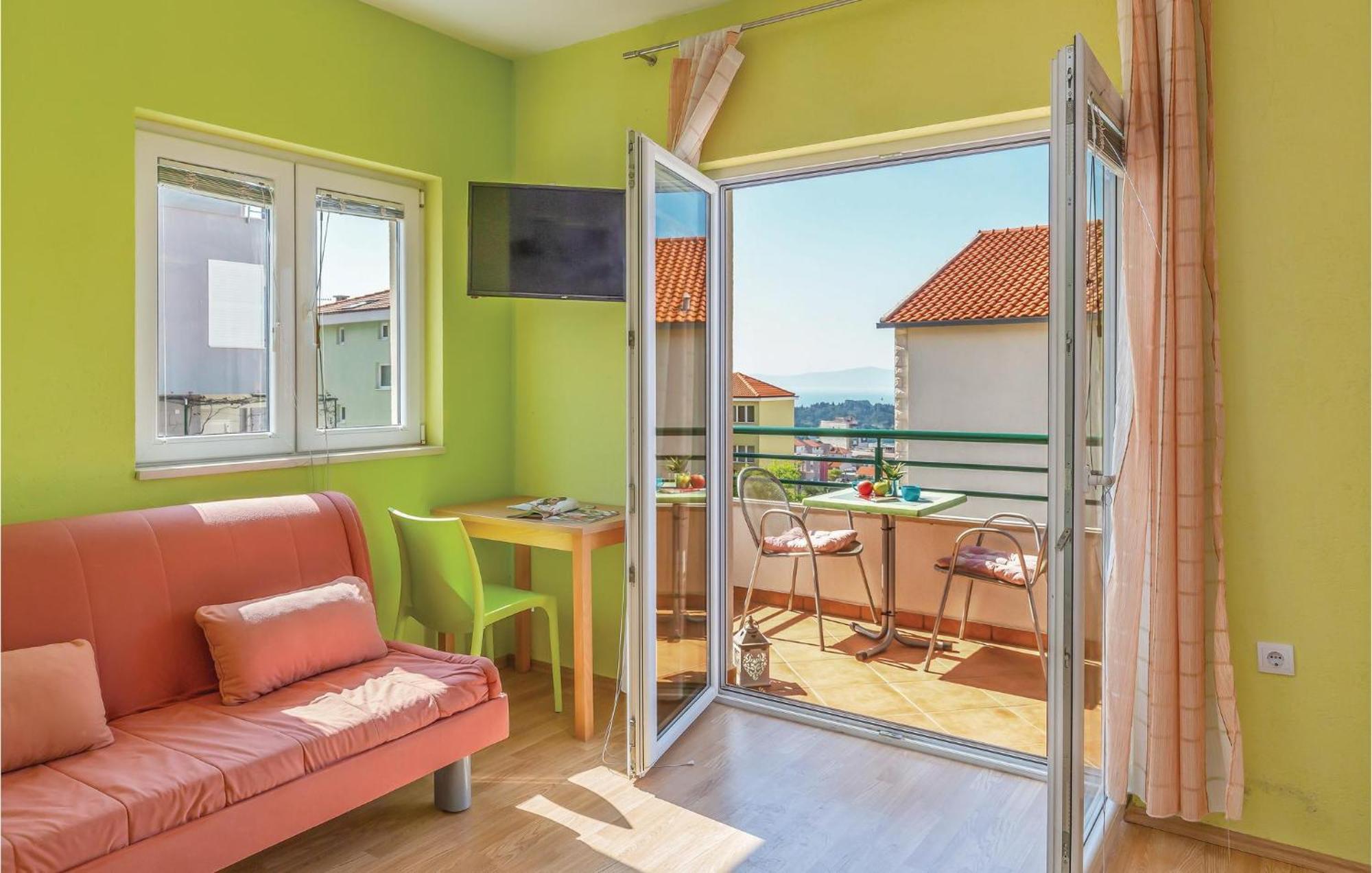 Awesome In With Kitchen Apartman