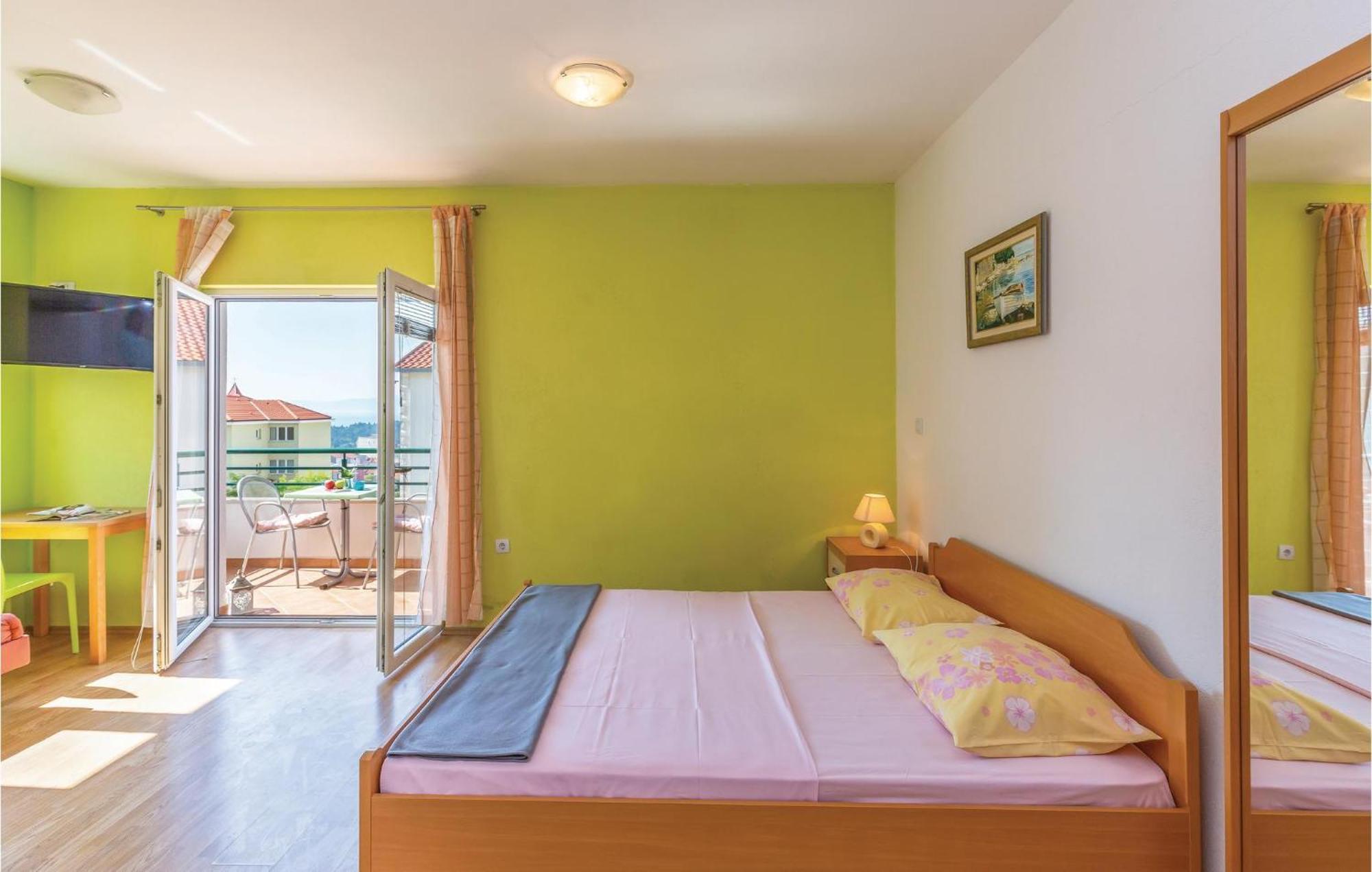 Awesome In With Kitchen Apartment *